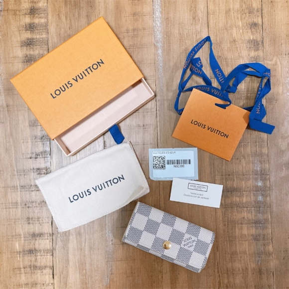 Louis Vuitton N60386  4 KEY HOLDER - Picture 10 of 10